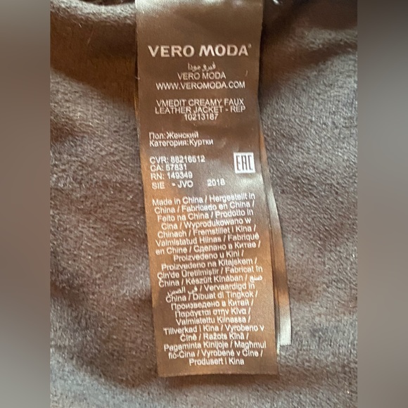 ⭐️ vero moda faux cream leather jacket⭐️ - Picture 5 of 5